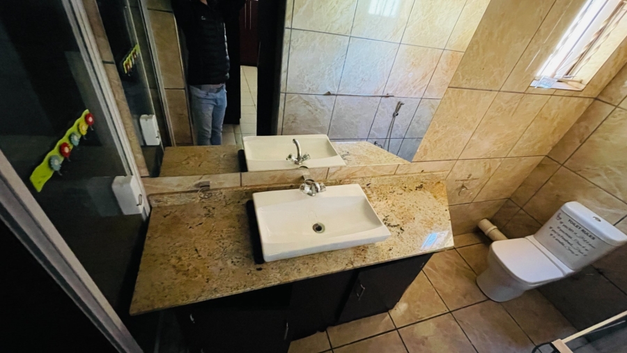 5 Bedroom Property for Sale in Van Der Hoff Park North West